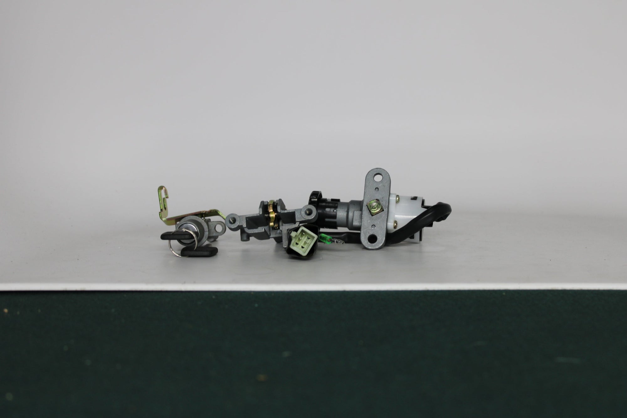 SW Comp Lock Set – OEM Replacement for ISLANDER Scooters 35010-XGW-9000