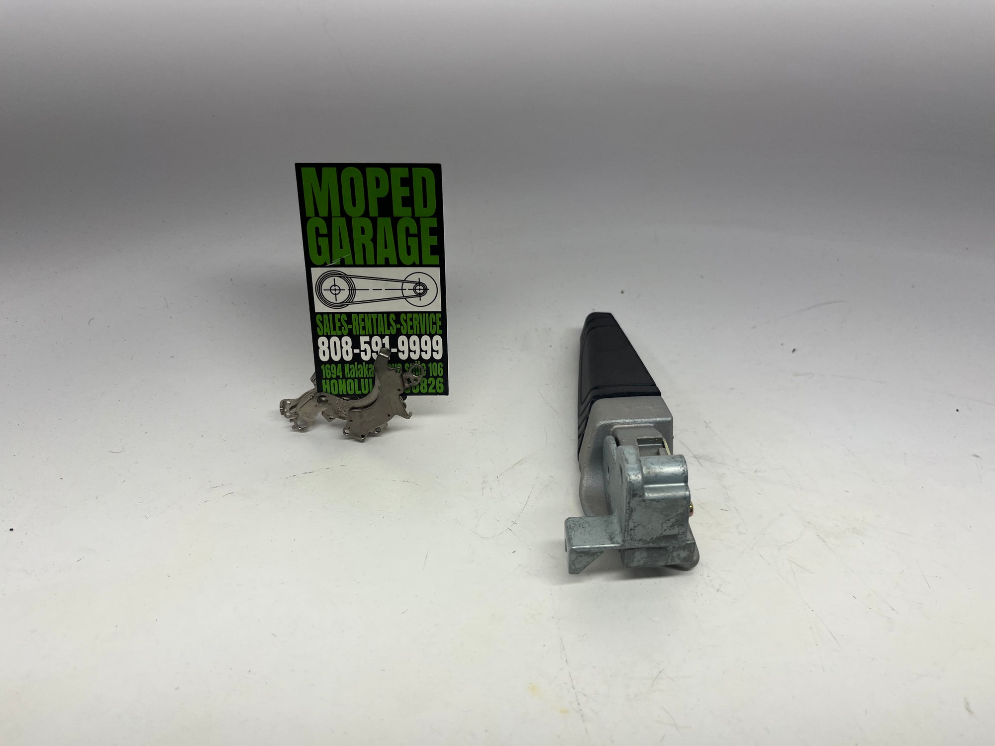 KYMCO Right Footrest Bar Assembly - Like 50 / A-Town | OEM Part 5071A-AAA8-BA0