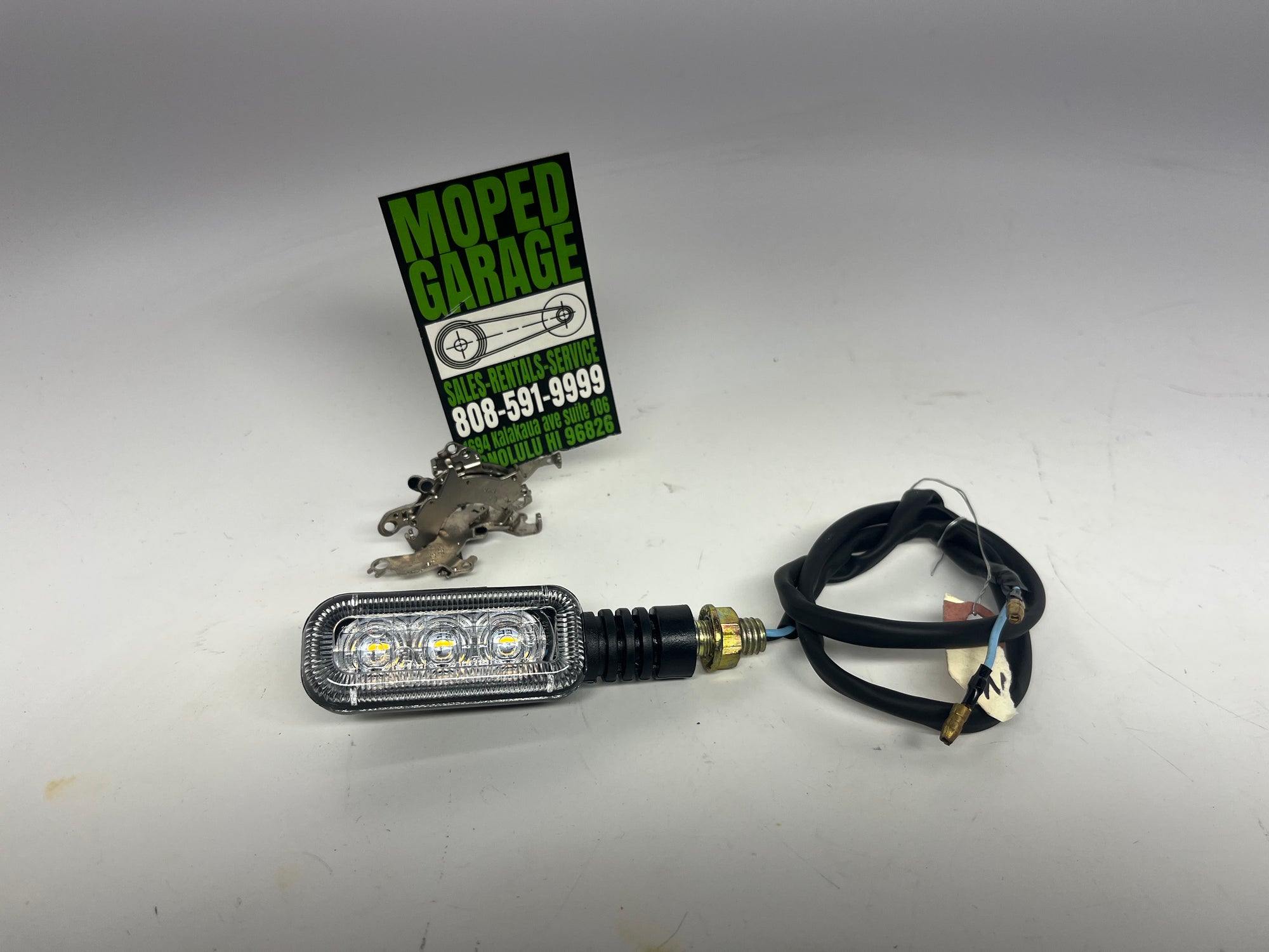 Right Front Turn Signal (Winker) for VMOTO Super Soco CPX & CU Mini – 33400-TBG-A00