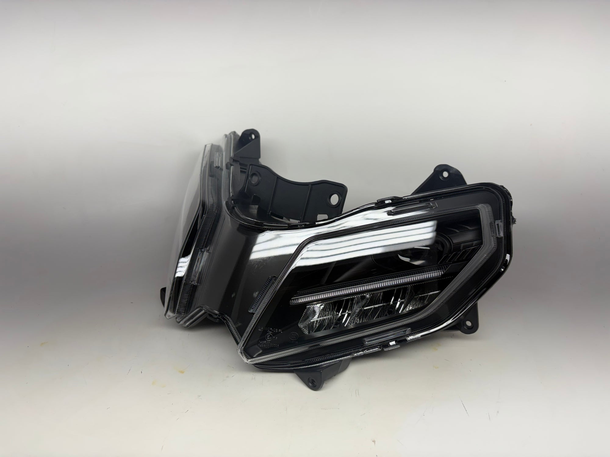 Soleil SS / R9 Headlight Assembly – OEM Front Light Unit 33100-BL05-9000 / 33100-BL05-A000