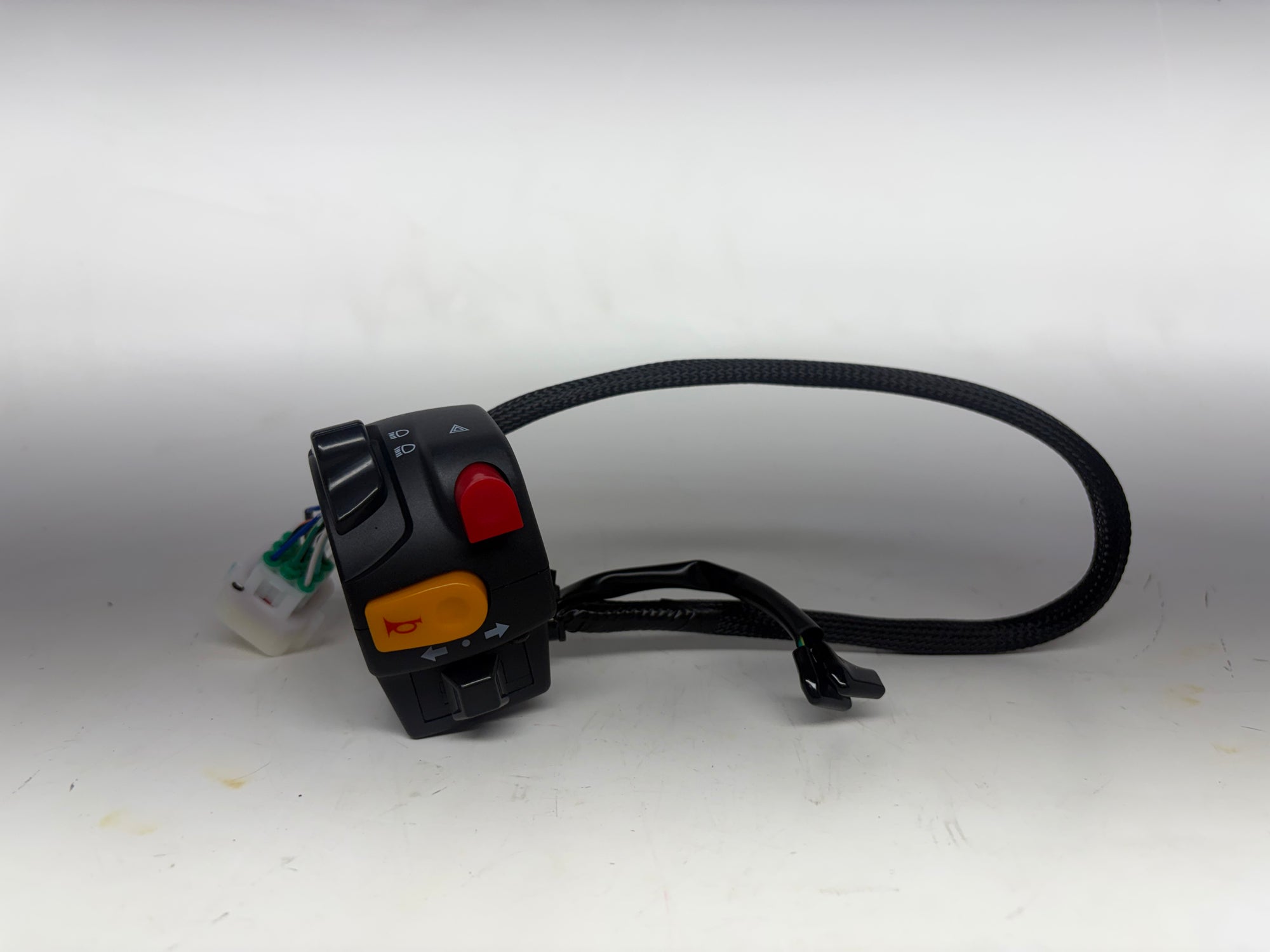 Soleil SS Left Handlebar Switch Assembly – OEM Control Unit 3520A-BL05-9000 / 3520A-BL05-A000