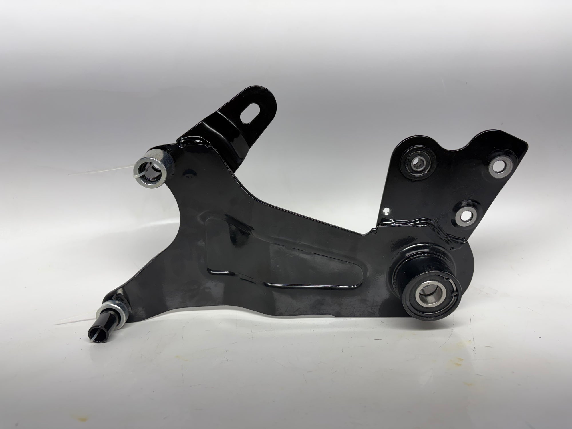 Soleil SS Swingarm Connecting Plate – OEM 43210-AFA9-9102-C | Rear Suspension Mount Bracket