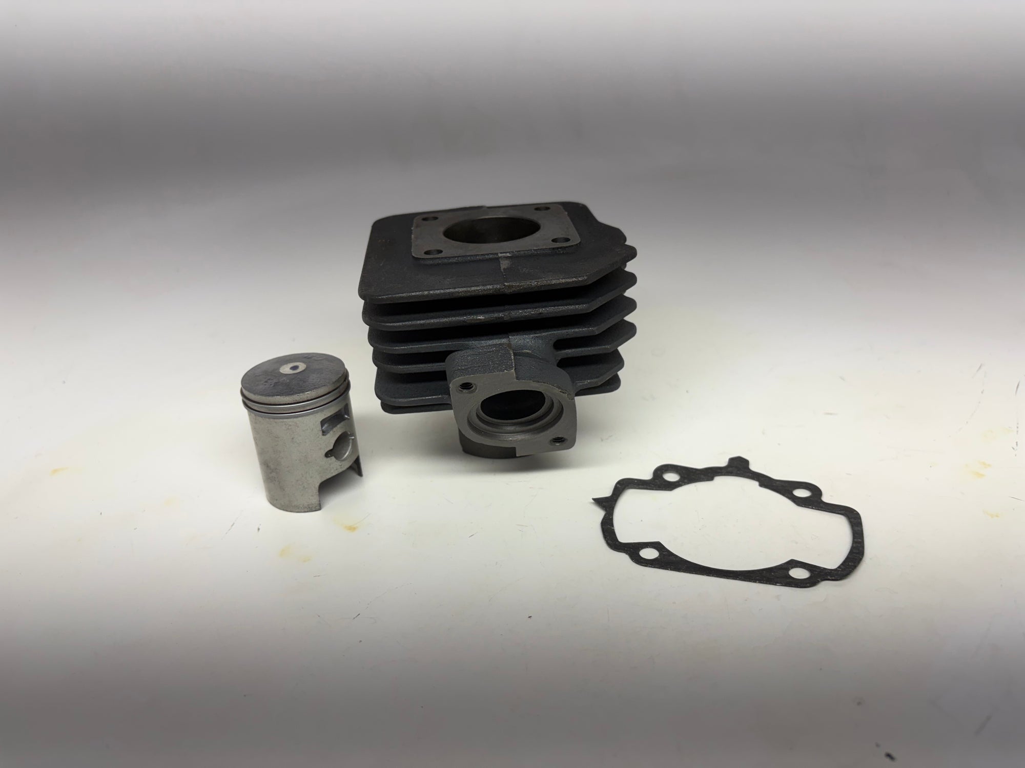 Cylinder Kit – Stock Honda Dio – Includes Piston and Lower Gasket (Incomplete Bore)